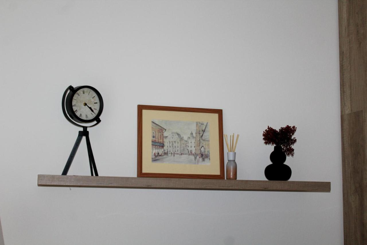 Downtown Apartment โนวีซาด ภายนอก รูปภาพ