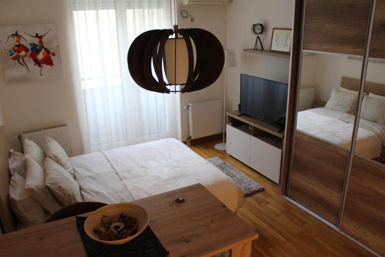 Downtown Apartment โนวีซาด ภายนอก รูปภาพ